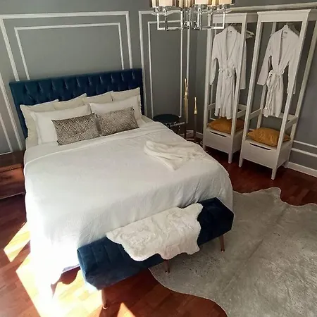 Stylish Luxury Flat, Experience Living *